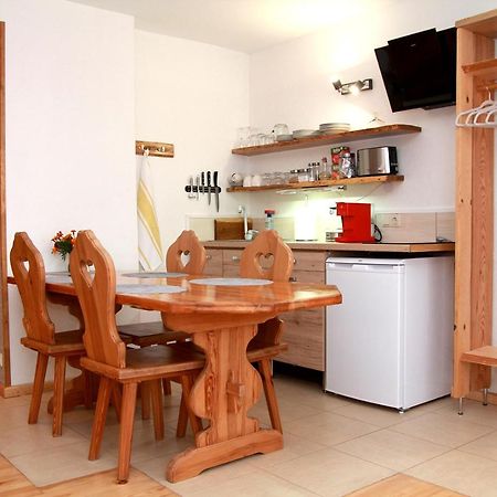 Emilie'S Apartments لييبايا المظهر الخارجي الصورة