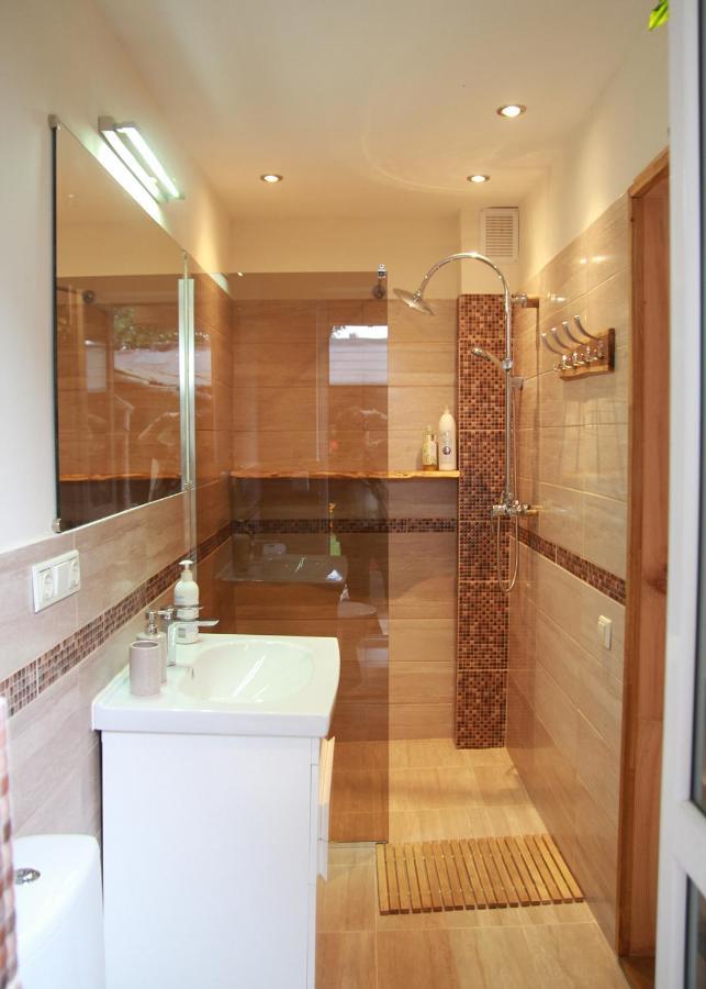 Emilie'S Apartments لييبايا المظهر الخارجي الصورة